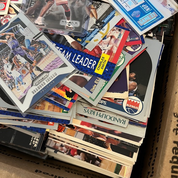 Rare NBA Cards 30+ years collection from vintage to Present. - Picture 2 of 5